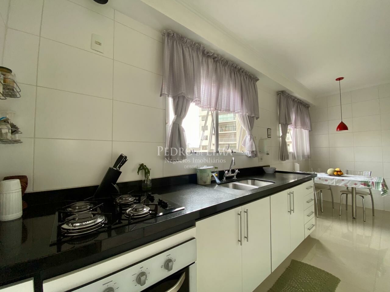 Apartamento 4 dormitórios sendo 2 suítes, 4 vagas e varanda gourmet no Condomínio Splendor