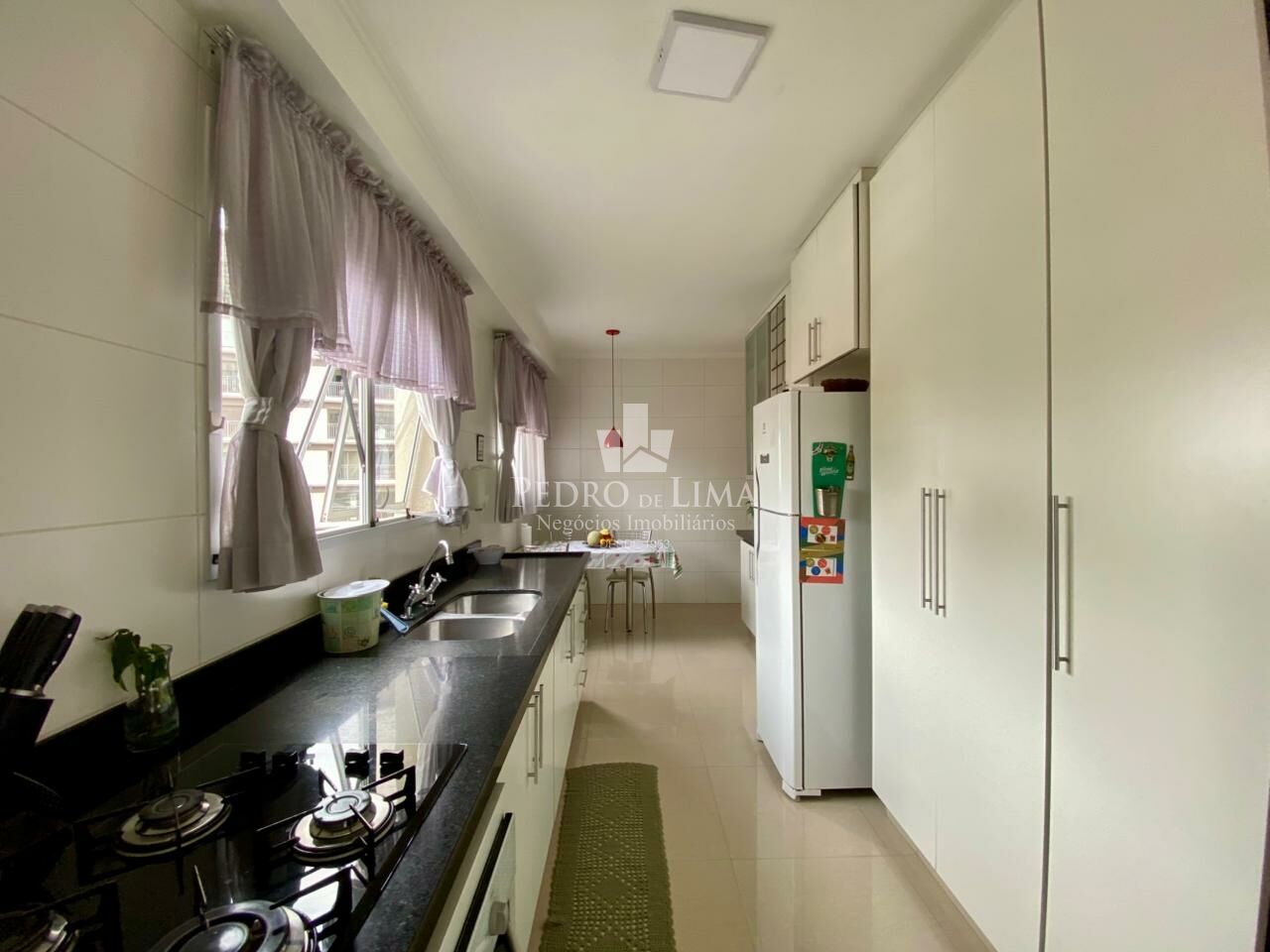 Apartamento 4 dormitórios sendo 2 suítes, 4 vagas e varanda gourmet no Condomínio Splendor