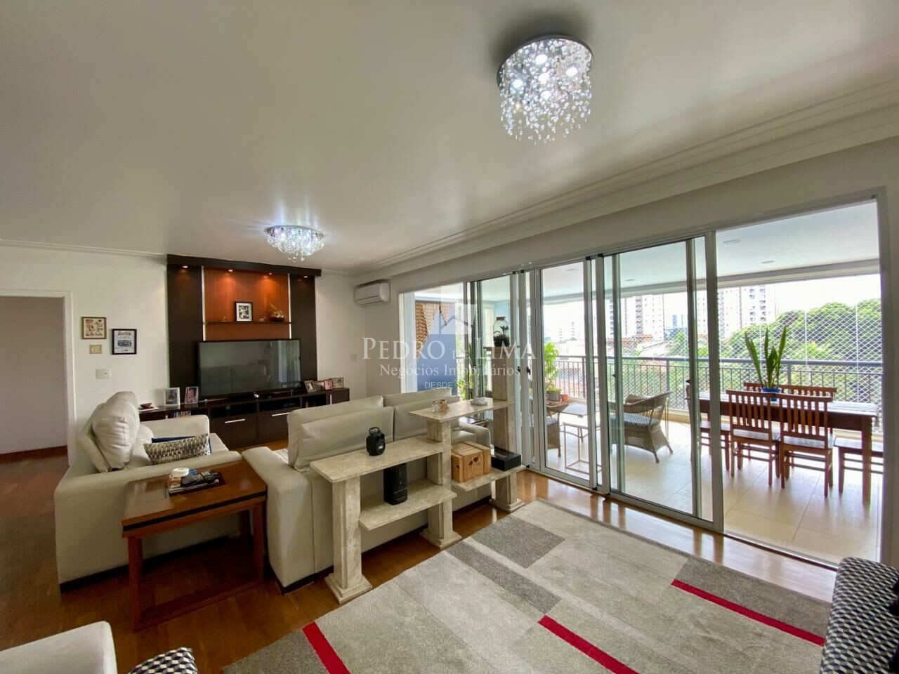 Apartamento 4 dormitórios sendo 2 suítes, 4 vagas e varanda gourmet no Condomínio Splendor