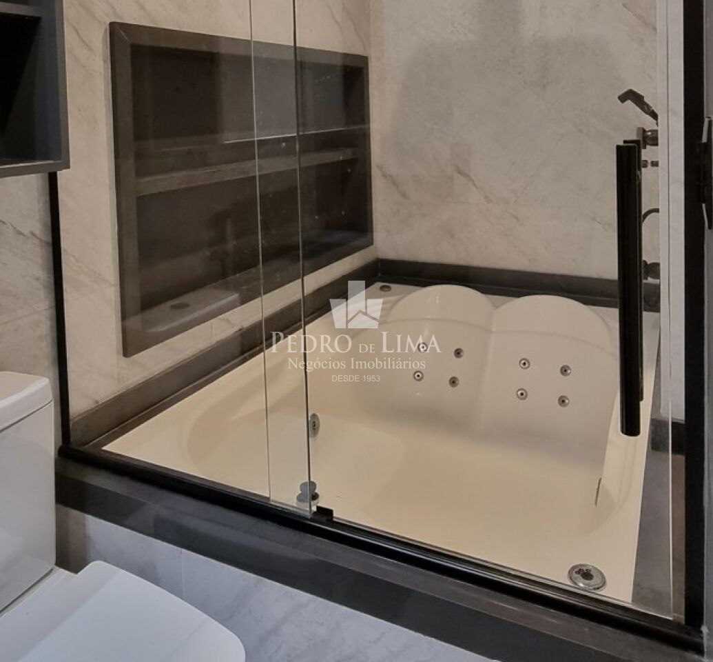 Cobertura duplex com Ofurô no Anália Franco