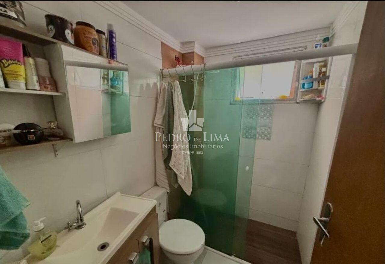 Apartamento 2 dormitórios e uma vaga.
