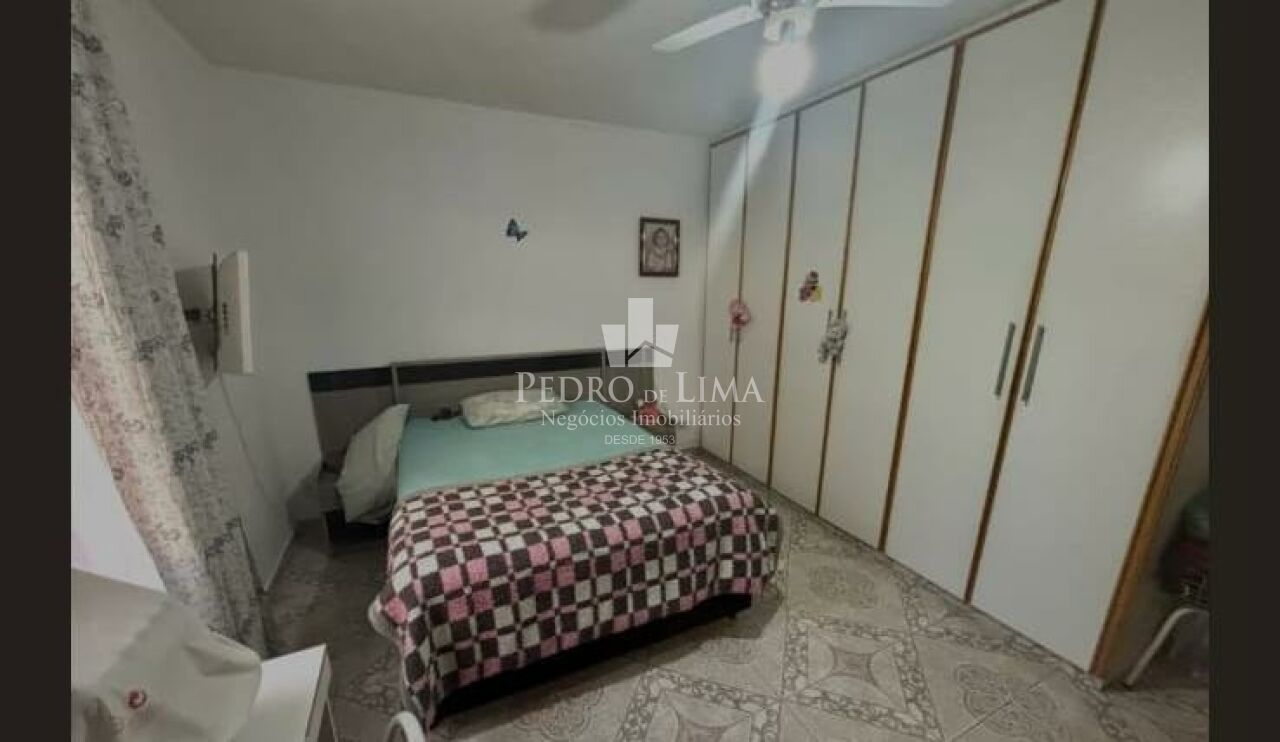 Casa Térrea com dois dormitório e com 140 m² de área construída.