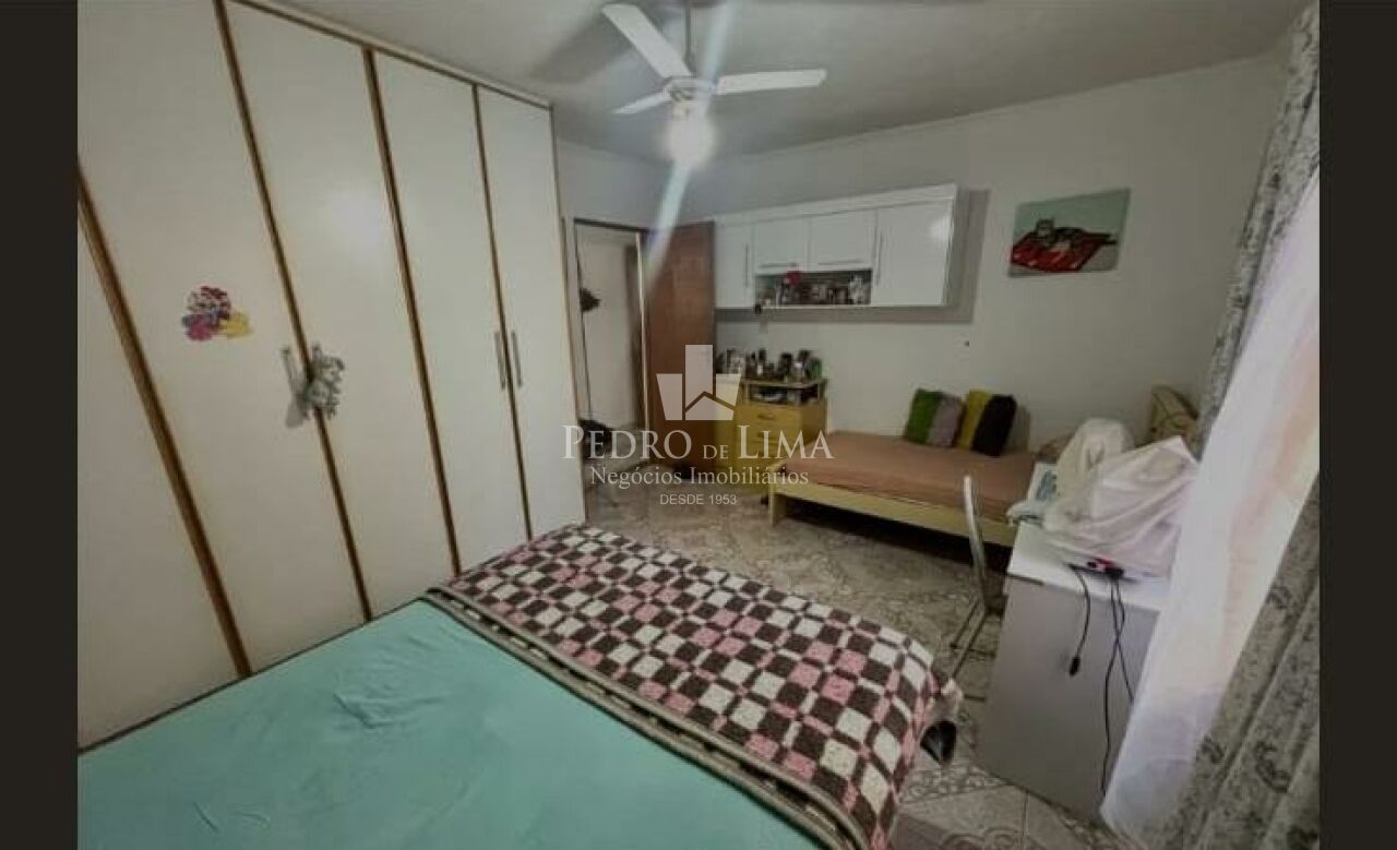 Casa Térrea com dois dormitório e com 140 m² de área construída.