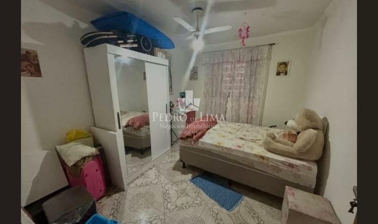 Casa Térrea com dois dormitório e com 140 m² de área construída.