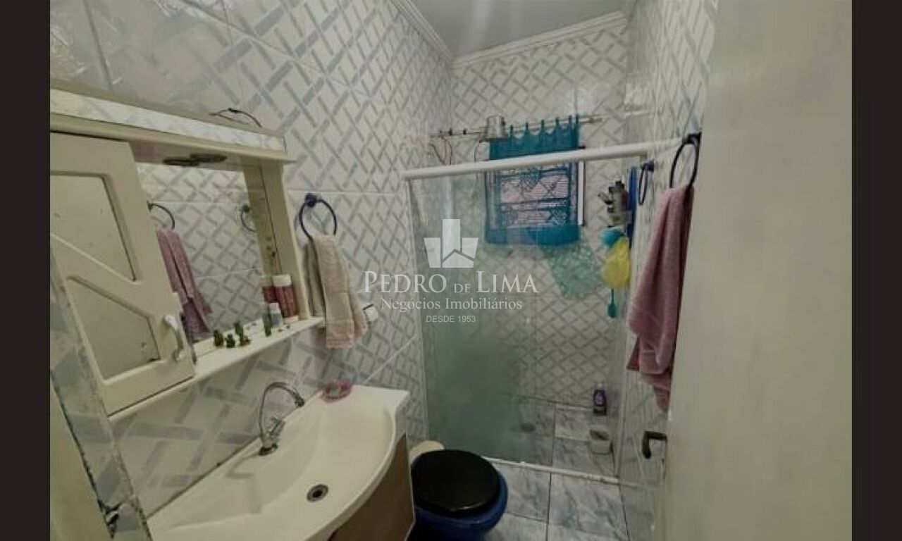 Casa Térrea com dois dormitório e com 140 m² de área construída.