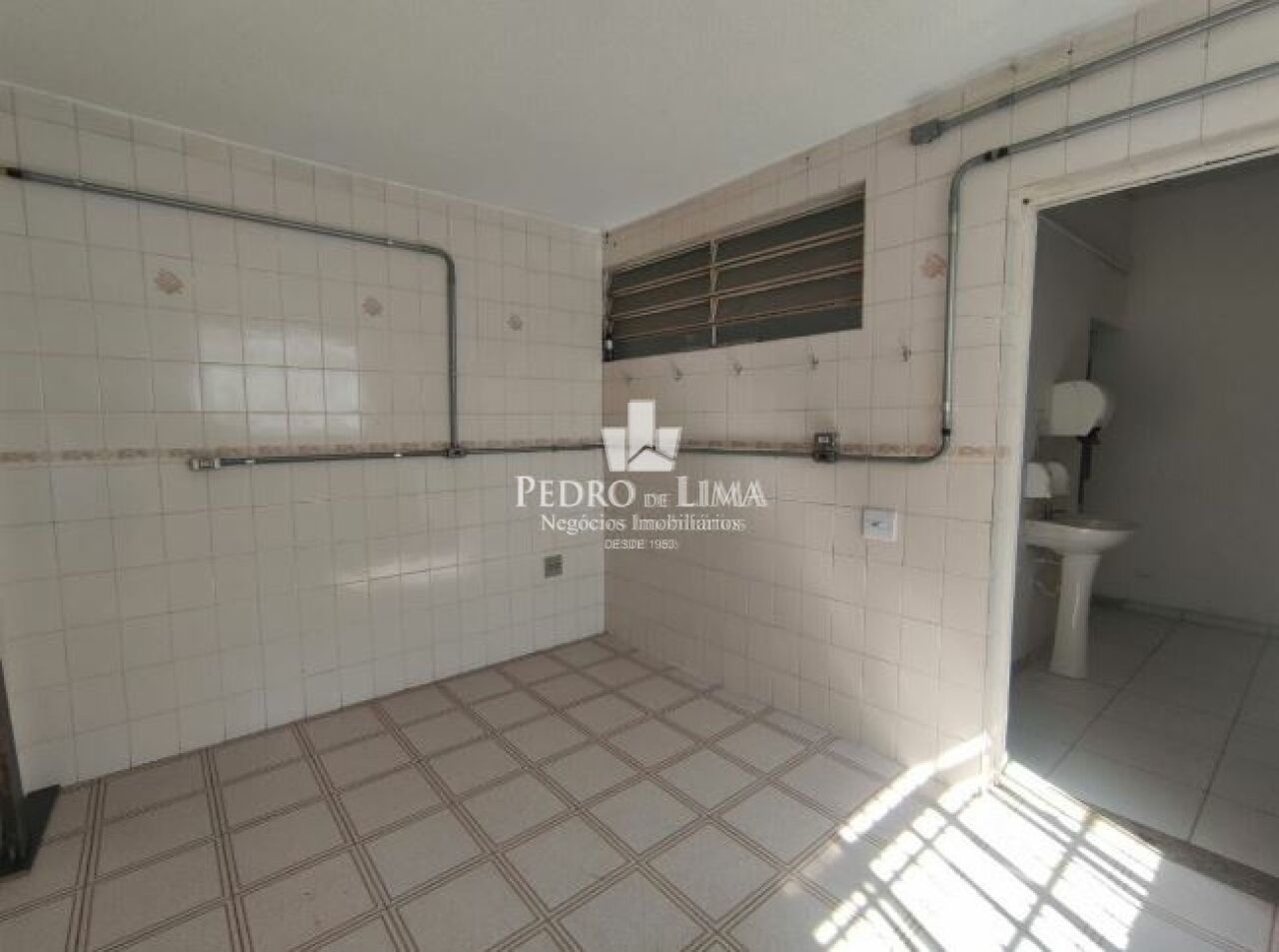 Salão Comercial no Tatuapé com 163m2 com área de cozinha e depósito