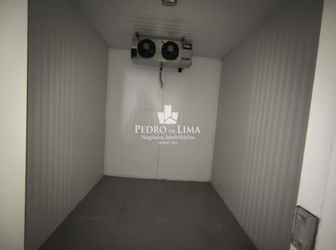 Salão Comercial no Tatuapé com 163m2 com área de cozinha e depósito