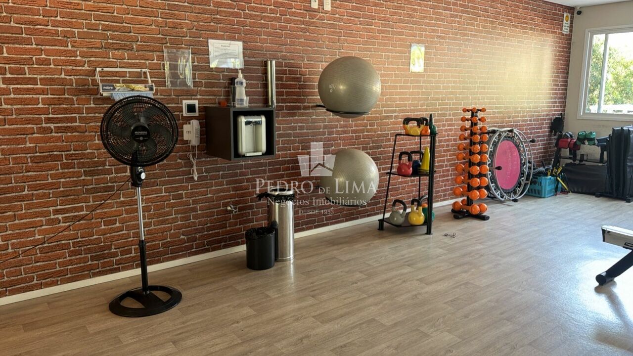 Apartamento 38m², 2 dormitórios,  sem vaga, semi-novo com armários planejados