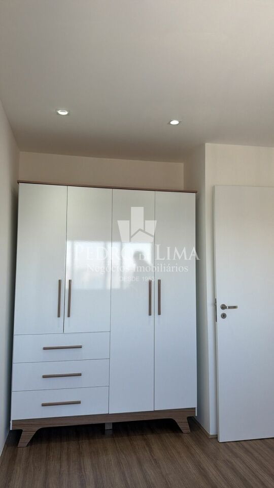 Apartamento 38m², 2 dormitórios,  sem vaga, semi-novo com armários planejados
