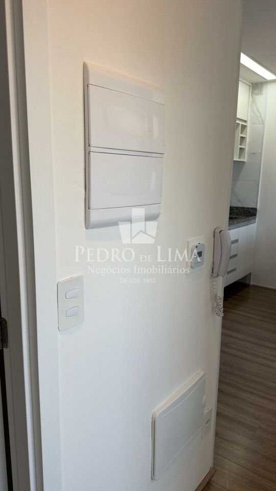 Apartamento 38m², 2 dormitórios,  sem vaga, semi-novo com armários planejados