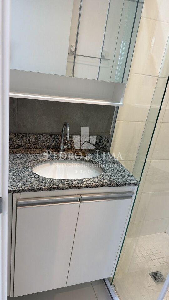 Apartamento 38m², 2 dormitórios,  sem vaga, semi-novo com armários planejados