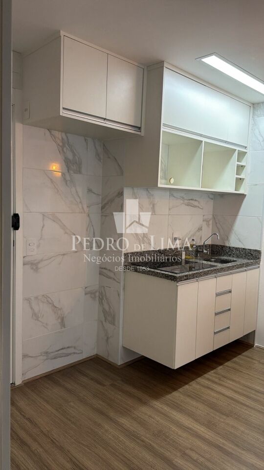 Apartamento 38m², 2 dormitórios,  sem vaga, semi-novo com armários planejados