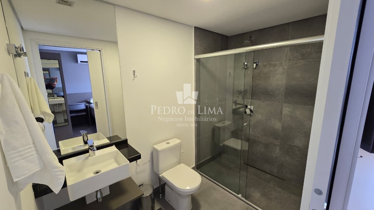 Studio de 27m², com banheiro e dormitório amplos, cozinha totalmente equipada,  próximo metro