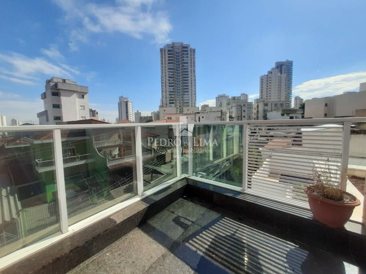 Apartamento Garden Mobiliado no Condomínio Montreal com 2 quartos 1 suíte 2 vagas na Água Rasa