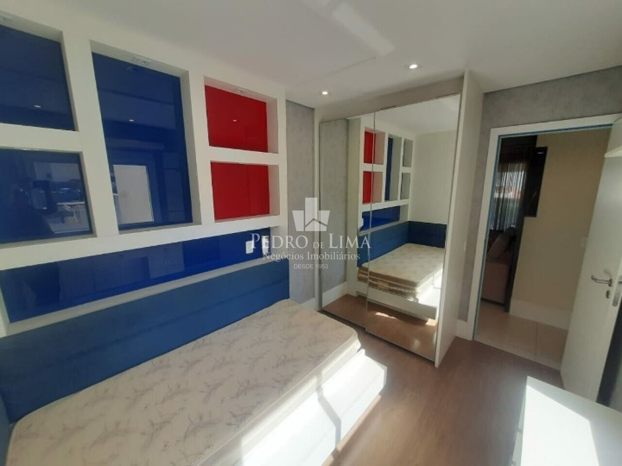 Apartamento Garden Mobiliado no Condomínio Montreal com 2 quartos 1 suíte 2 vagas na Água Rasa