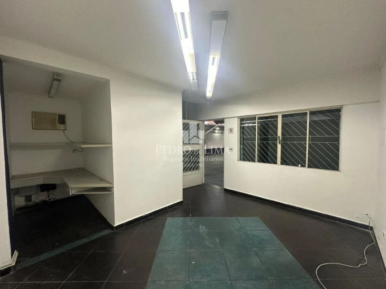 Loja Comercial na Mooca 2 salas, 2 banheiros,  Mezanino, 15 vagas de garagem