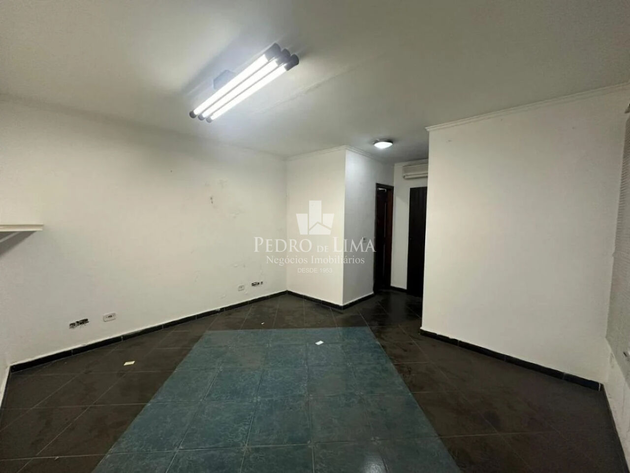 Loja Comercial na Mooca 2 salas, 2 banheiros,  Mezanino, 15 vagas de garagem