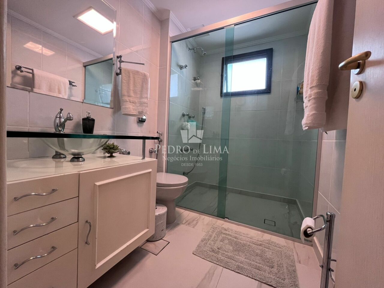 Apartamento 2 suítes, 3 vagas, Anália Franco.
