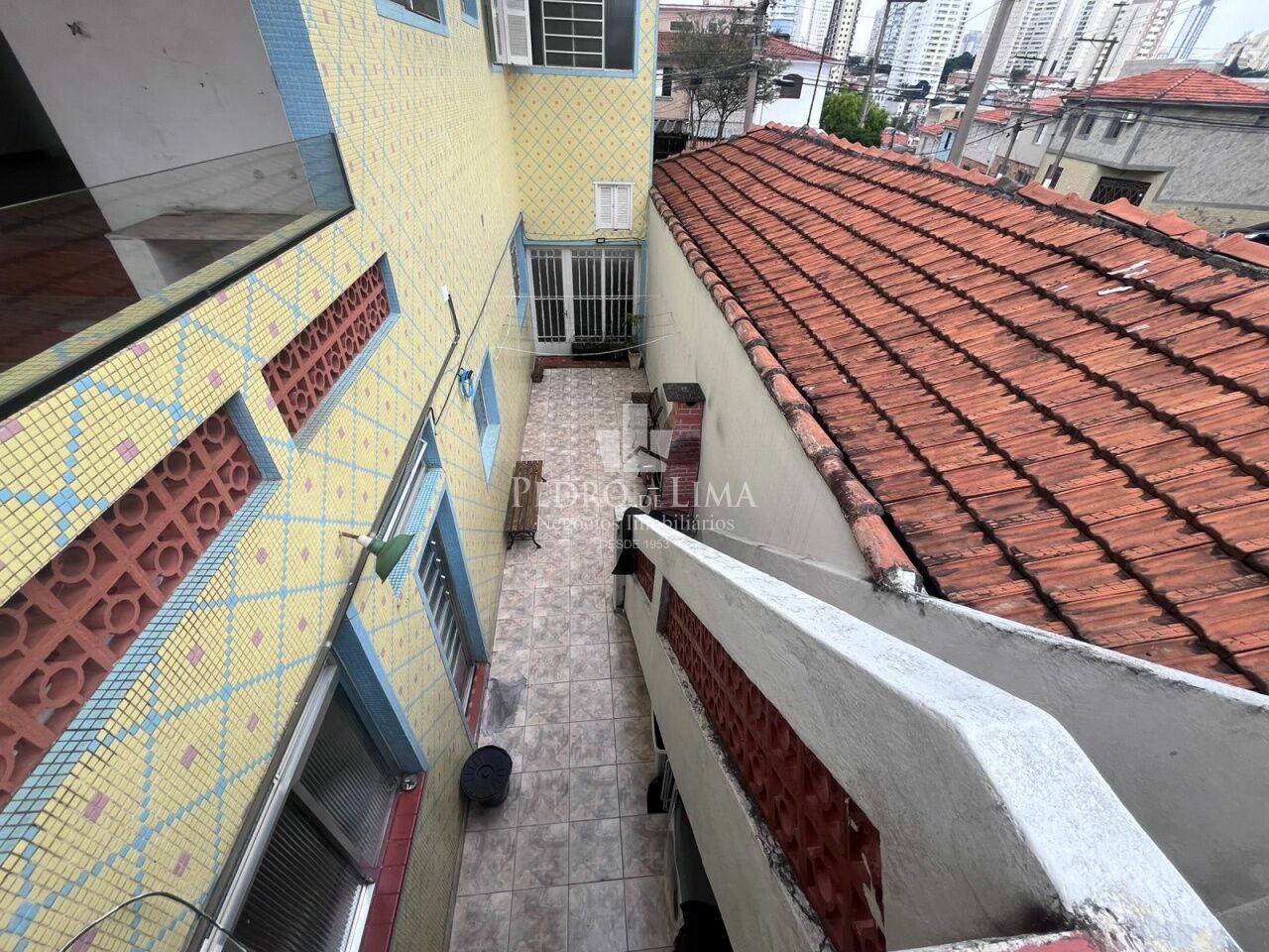 Sobrado 3 dormitórios , 5 vagas, Regente Feijó.