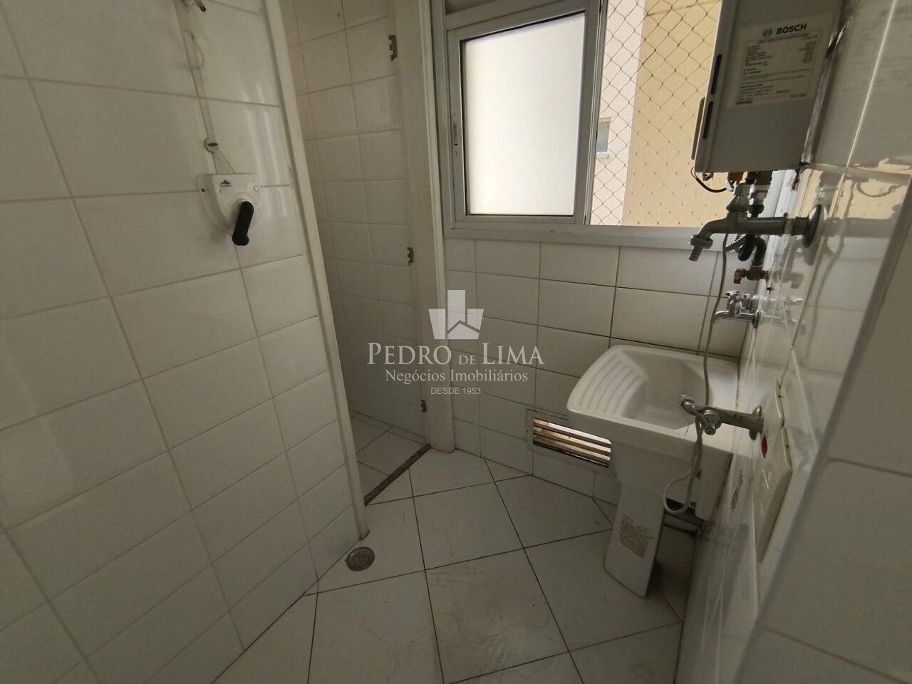Apartamento no Residencial Club Tuiuti com 3 Dormitórios e Duas Vagas de Garagem