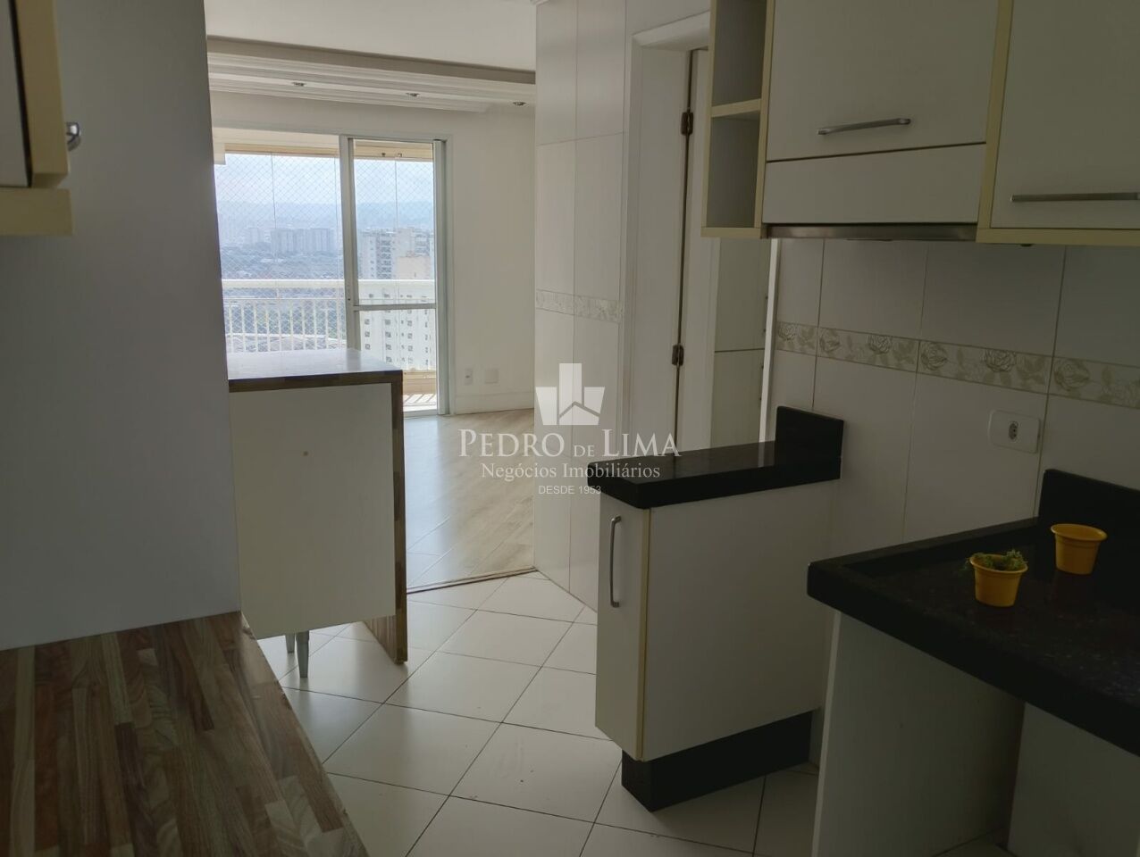Apartamento no Residencial Club Tuiuti com 3 Dormitórios e Duas Vagas de Garagem