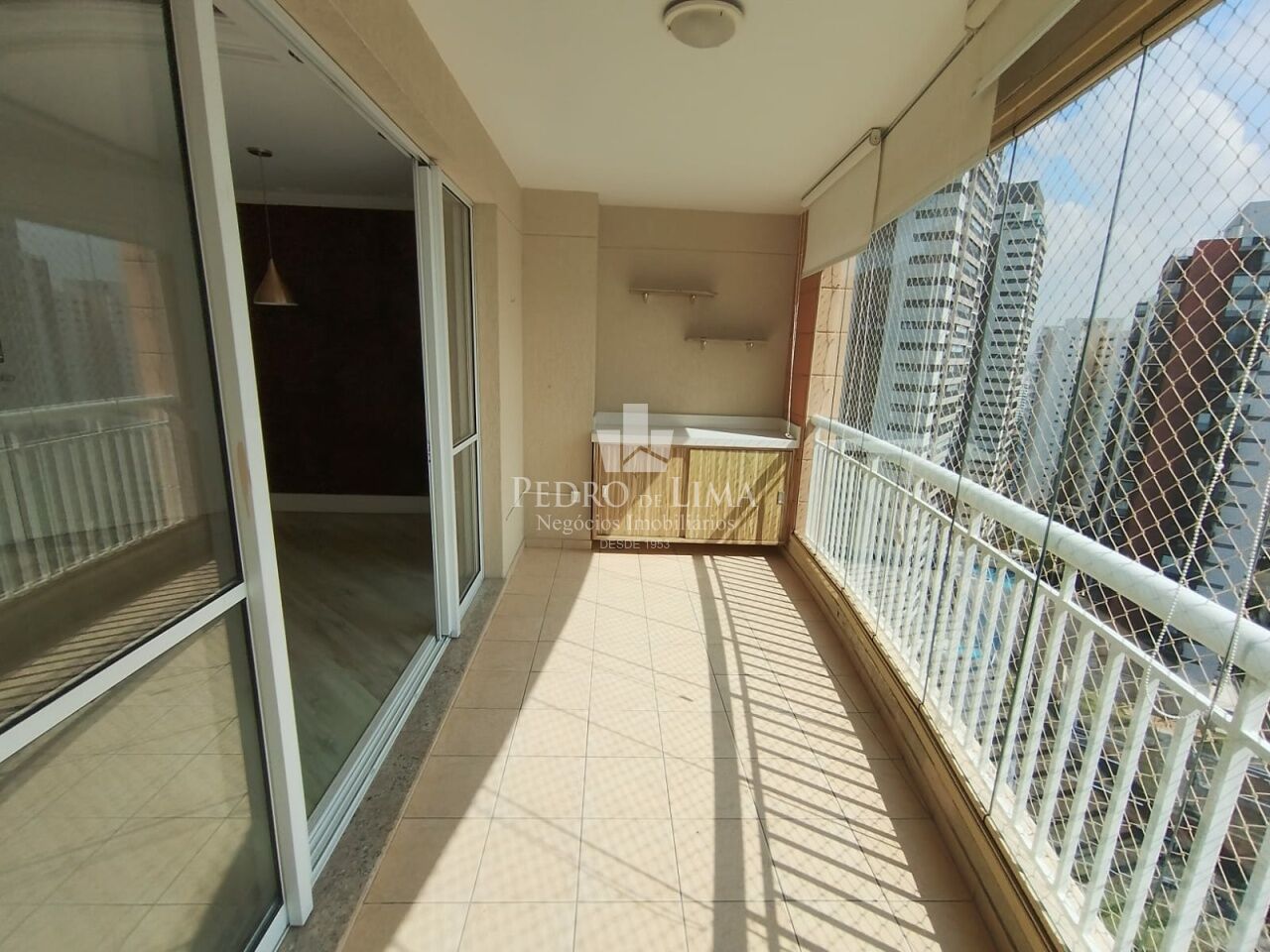 Apartamento no Residencial Club Tuiuti com 3 Dormitórios e Duas Vagas de Garagem