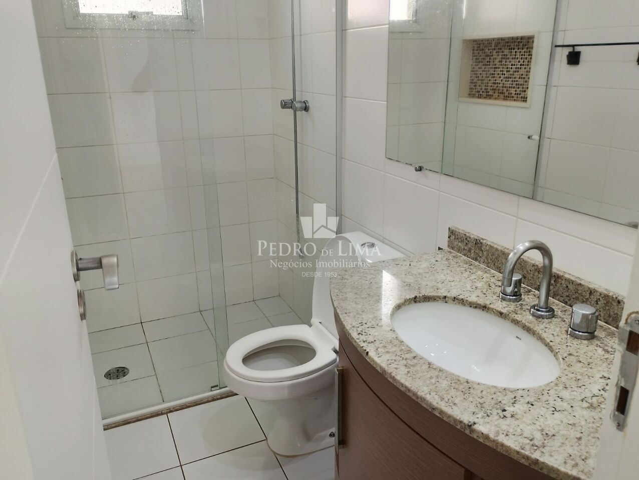 Apartamento no Residencial Club Tuiuti com 3 Dormitórios e Duas Vagas de Garagem