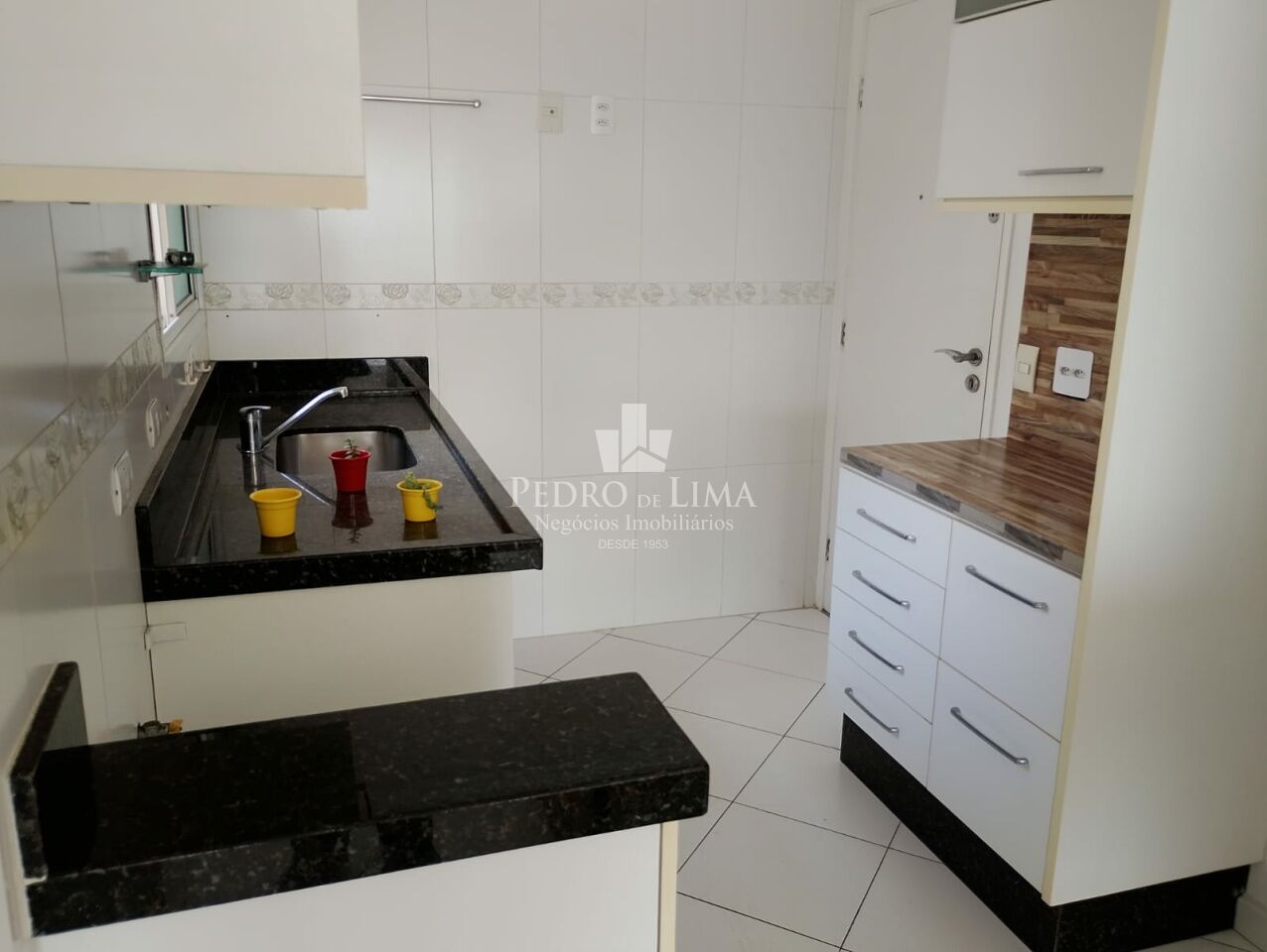 Apartamento no Residencial Club Tuiuti com 3 Dormitórios e Duas Vagas de Garagem