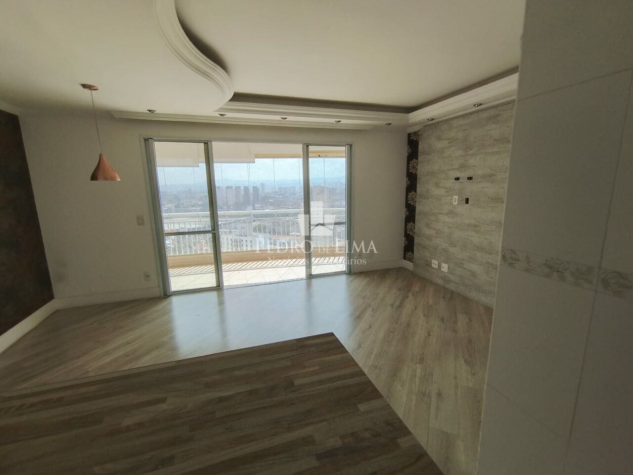 Apartamento no Residencial Club Tuiuti com 3 Dormitórios e Duas Vagas de Garagem