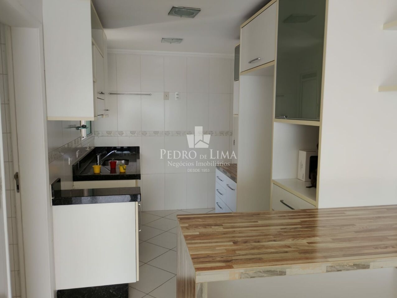 Apartamento no Residencial Club Tuiuti com 3 Dormitórios e Duas Vagas de Garagem