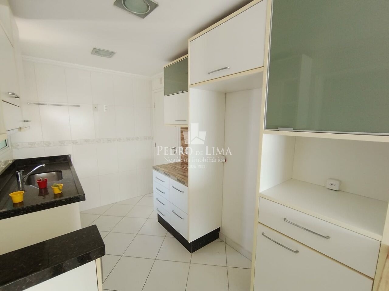 Apartamento no Residencial Club Tuiuti com 3 Dormitórios e Duas Vagas de Garagem