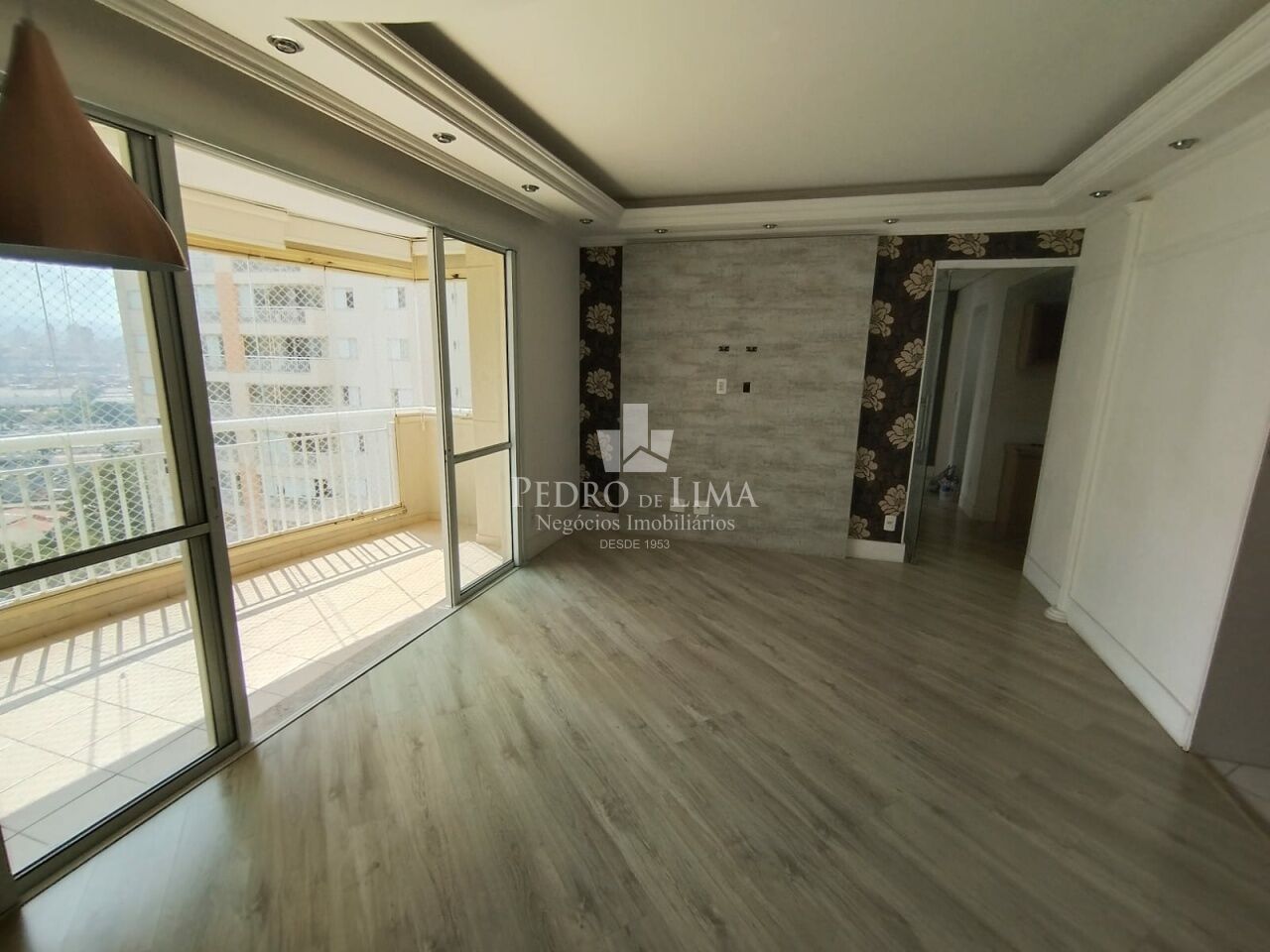 Apartamento no Residencial Club Tuiuti com 3 Dormitórios e Duas Vagas de Garagem