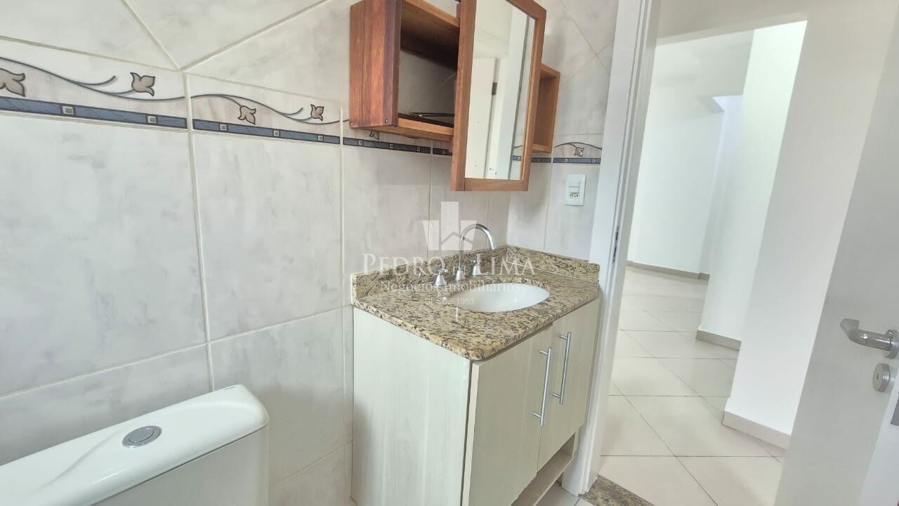 Apartamento no Tatuapé com Varanda, 3 quartos sendo 1 suíte, 2 vagas de garagem, Porto Moniz