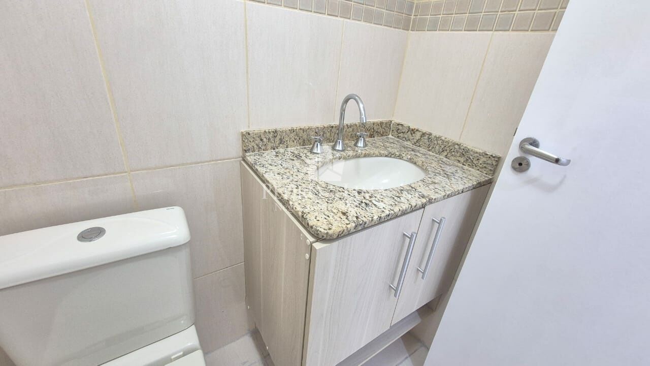 Apartamento no Tatuapé com Varanda, 3 quartos sendo 1 suíte, 2 vagas de garagem, Porto Moniz