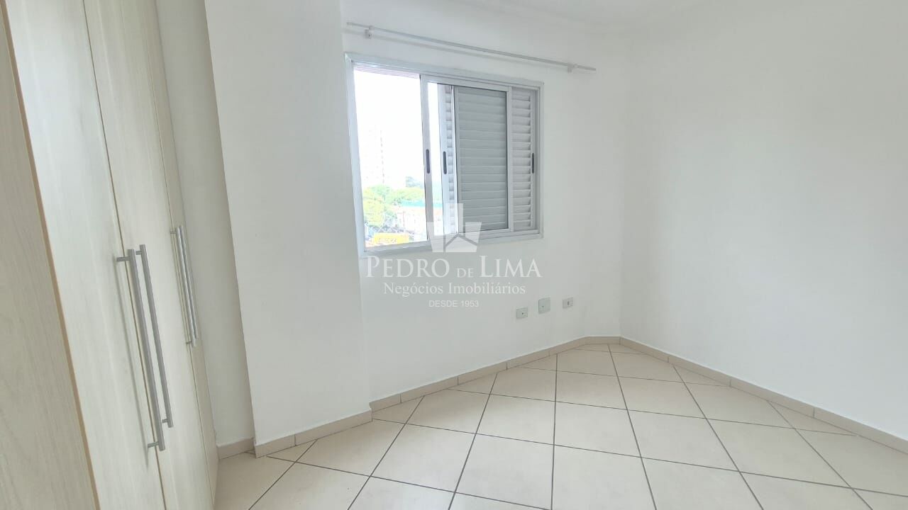 Apartamento no Tatuapé com Varanda, 3 quartos sendo 1 suíte, 2 vagas de garagem, Porto Moniz