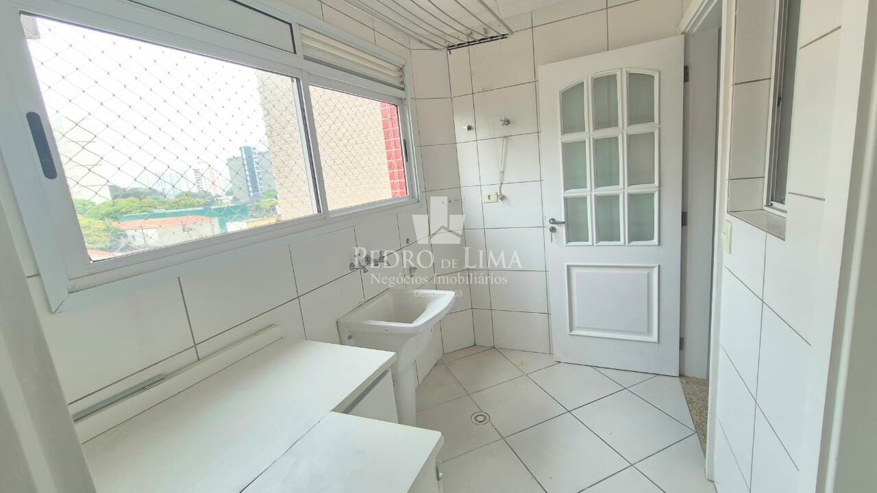 Apartamento no Tatuapé com Varanda, 3 quartos sendo 1 suíte, 2 vagas de garagem, Porto Moniz
