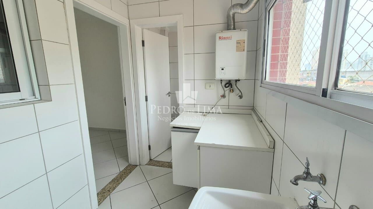 Apartamento no Tatuapé com Varanda, 3 quartos sendo 1 suíte, 2 vagas de garagem, Porto Moniz