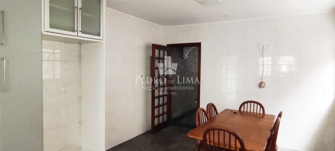 Sobrado bem localizado no Anália Franco, rua tranquila e próxima do comércio local.