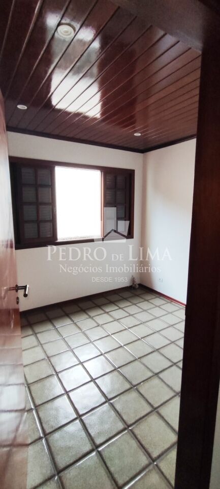 Sobrado bem localizado no Anália Franco, rua tranquila e próxima do comércio local.