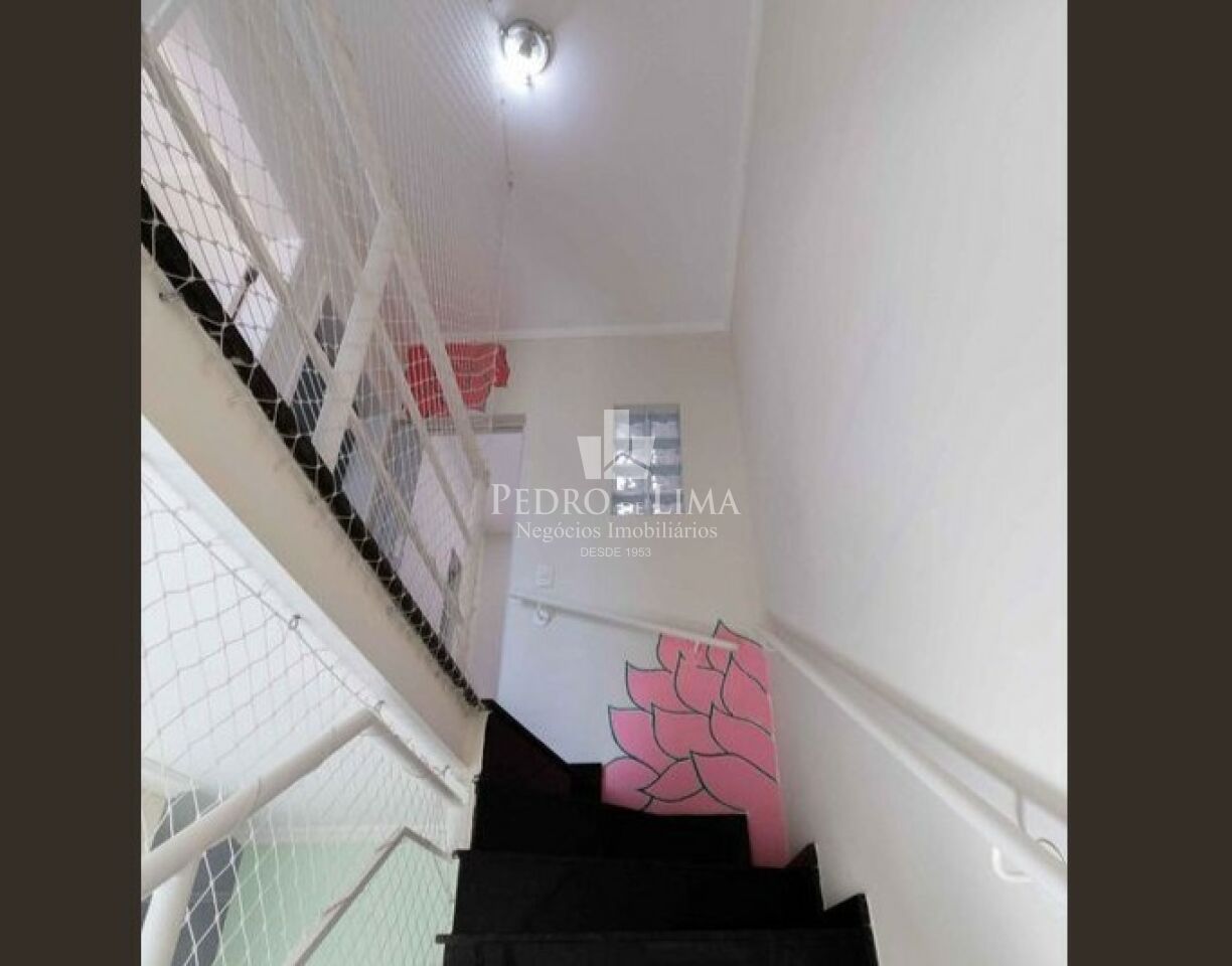 Sobrado em condomínio 69m²