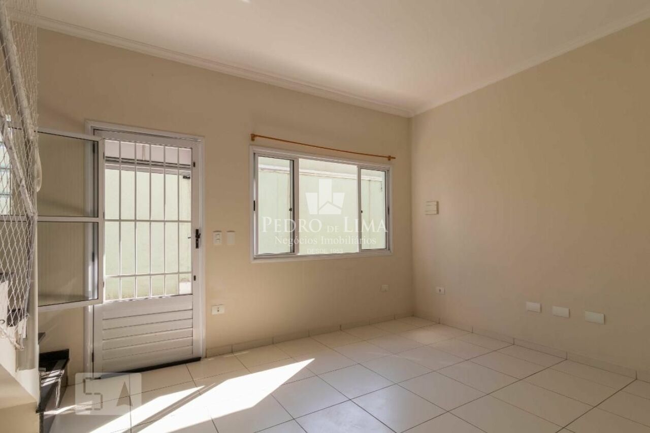 Sobrado em condomínio 69m²