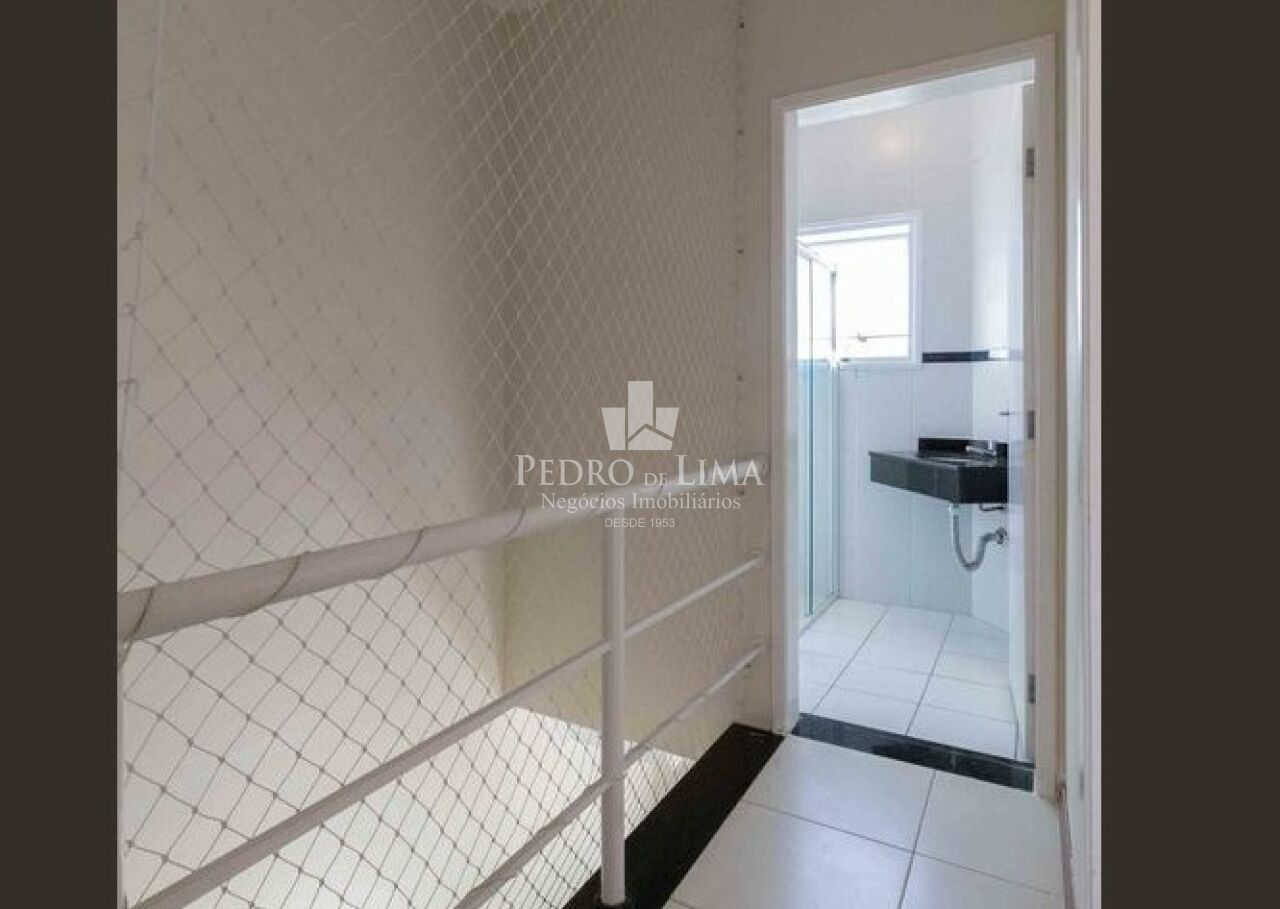 Sobrado em condomínio 69m²