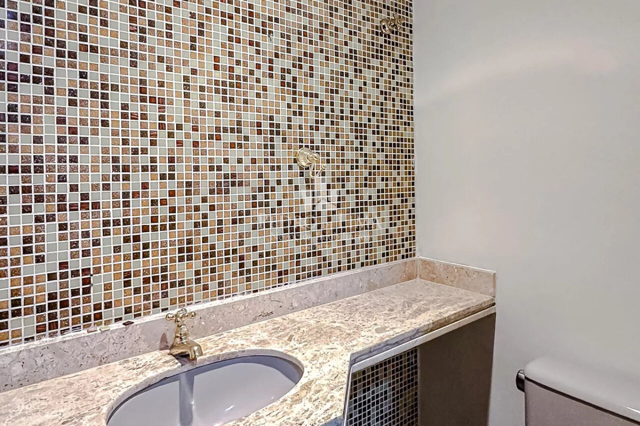 Apartamento no Edifício Meridien ,  todo  reformado,  4  dormitórios , 2 suítes ,  2  vagas