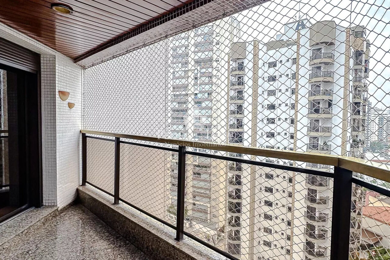 Apartamento no Edifício Meridien ,  todo  reformado,  4  dormitórios , 2 suítes ,  2  vagas