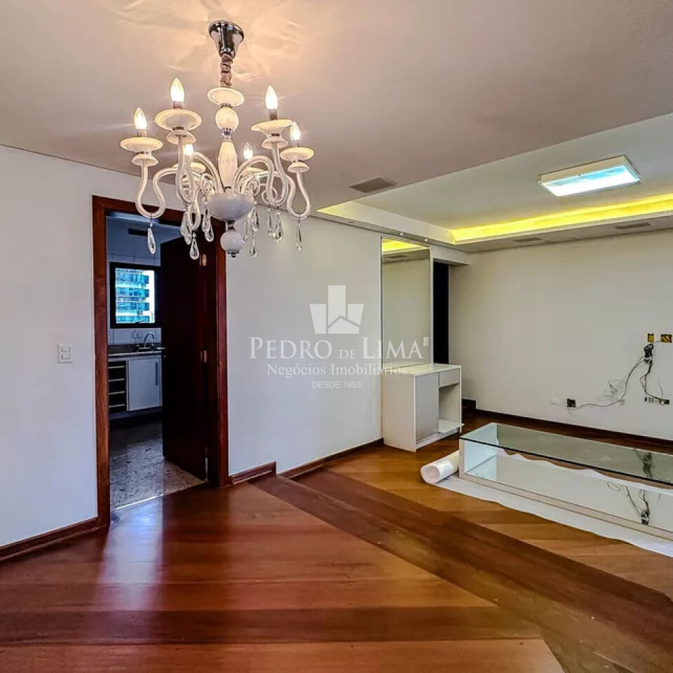 Apartamento no Edifício Meridien ,  todo  reformado,  4  dormitórios , 2 suítes ,  2  vagas