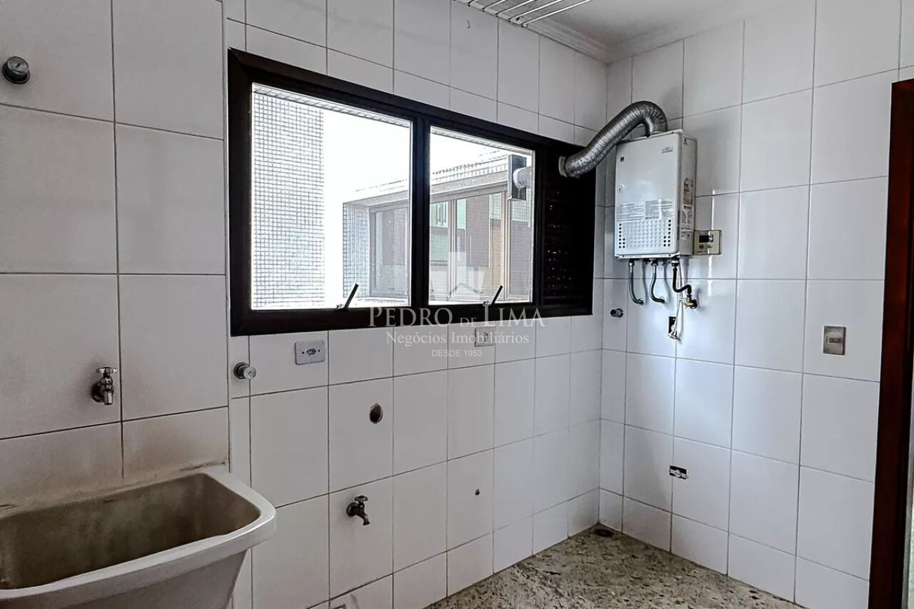 Apartamento no Edifício Meridien ,  todo  reformado,  4  dormitórios , 2 suítes ,  2  vagas