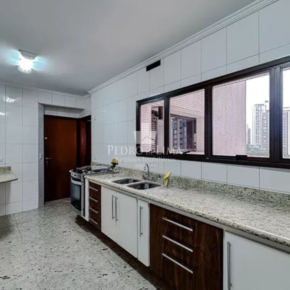 Apartamento no Edifício Meridien ,  todo  reformado,  4  dormitórios , 2 suítes ,  2  vagas