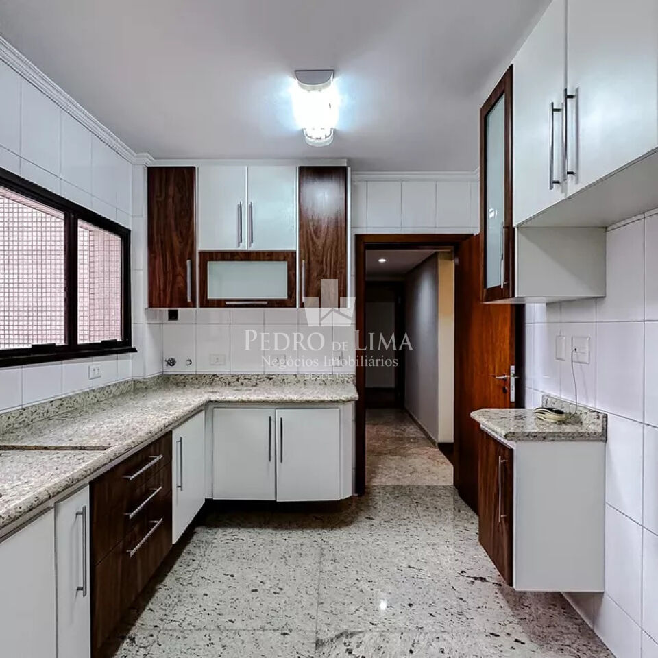 Apartamento no Edifício Meridien ,  todo  reformado,  4  dormitórios , 2 suítes ,  2  vagas