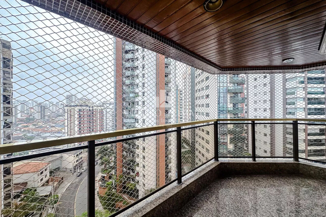 Apartamento no Edifício Meridien ,  todo  reformado,  4  dormitórios , 2 suítes ,  2  vagas