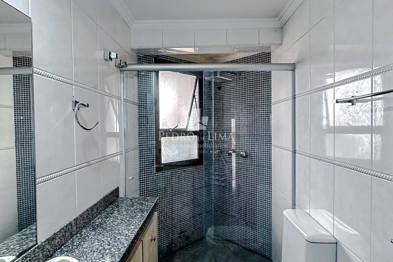 Apartamento no Edifício Meridien ,  todo  reformado,  4  dormitórios , 2 suítes ,  2  vagas